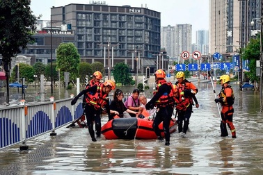 Nền kinh tế Trung Quốc chao đảo bởi thảm họa lũ lụt