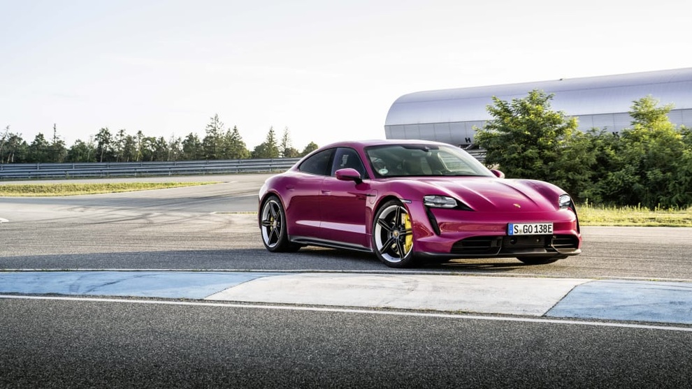 Porsche trở tay không kịp với xe điện Taycan - 2 Porsche trở tay không kịp với xe điện Taycan - 2