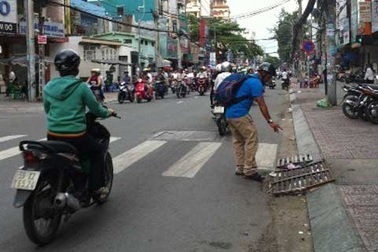 Nghệ sĩ cải lương bị cướp kéo lê trên phố