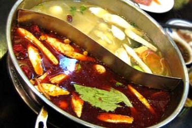 Trung Quốc: Muốn giữ thực khách, cho 1 giọt tạo hương vào lẩu