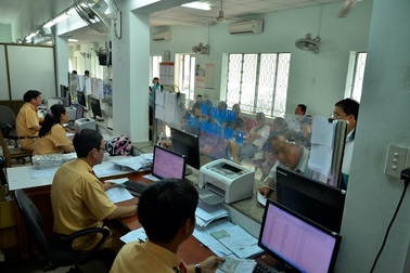 Người dân có thể ngồi ở nhà đăng ký xe qua mạng