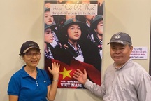 Cô gái TPHCM đi diễu binh 2/9, được bố mẹ rửa hình treo khắp quán cà phê