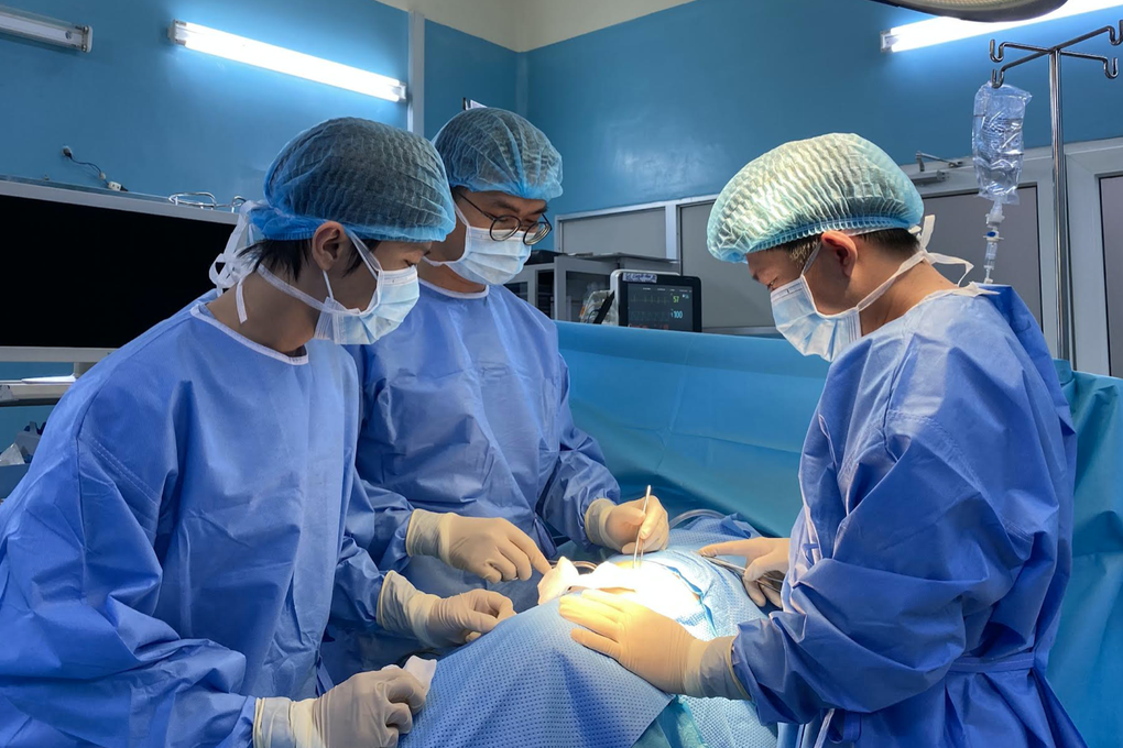 Bệnh nhân ở TPHCM có khối u cả 2 thận hiếm gặp: Cảnh báo khi đau hông lưng - 1 Bệnh nhân ở TPHCM có khối u cả 2 thận hiếm gặp: Cảnh báo khi đau hông lưng - 1