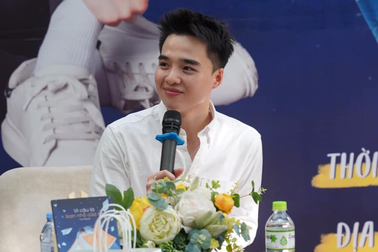 Trước khi bị tẩy chay, sách của Tun Phạm từng bị tố dùng thơ trái phép