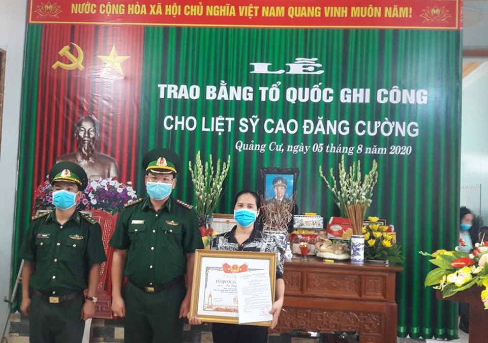 Thanh Hoá: Trao Bằng Tổ quốc ghi công tới gia đình Thượng tá Cao Đăng Cường - 4 Thanh Hoá: Trao Bằng Tổ quốc ghi công tới gia đình Thượng tá Cao Đăng Cường - 4