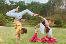 Độc đáo màn biểu diễn của cặp vợ chồng "vàng" Yoga Việt Nam