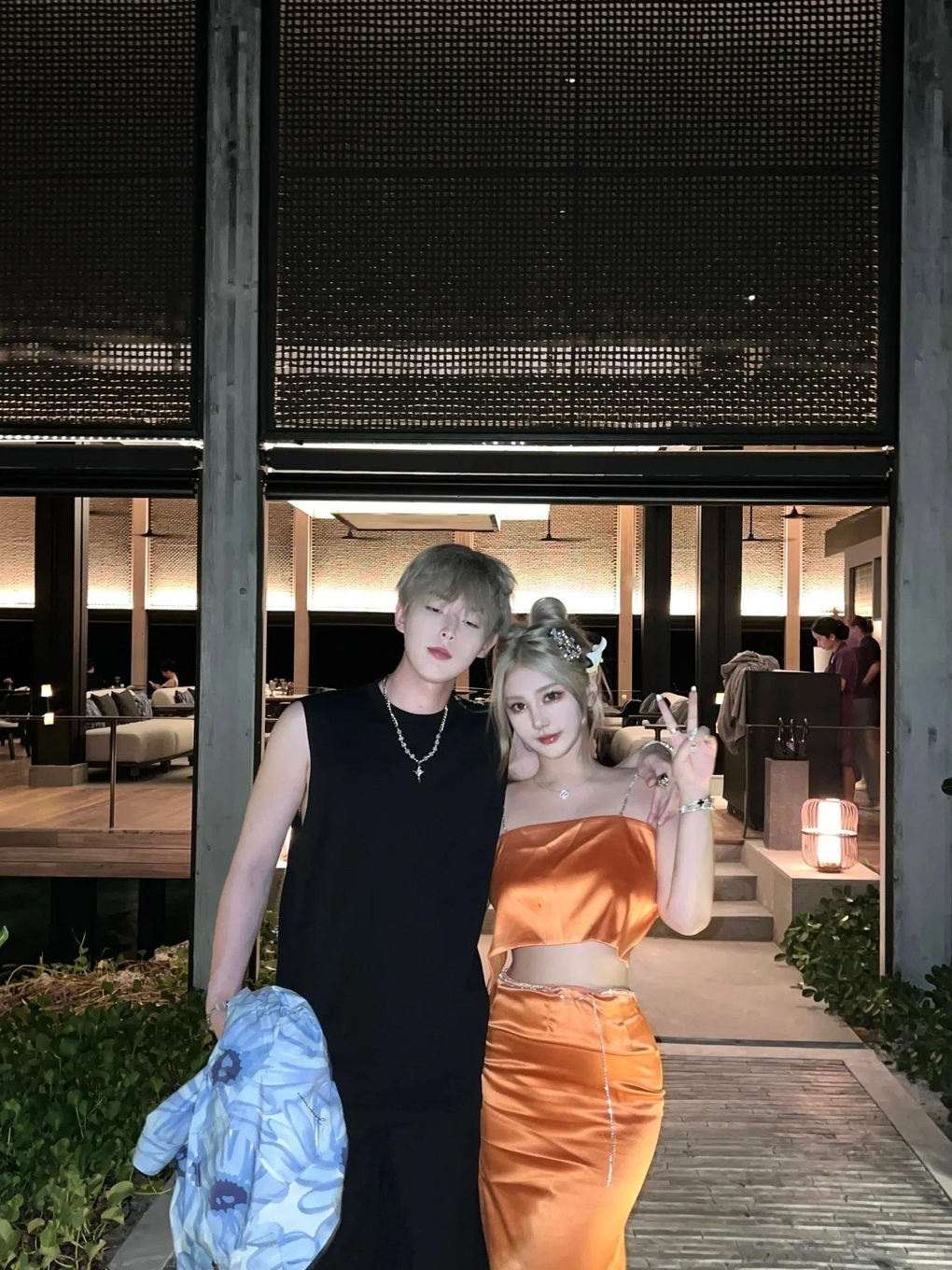 Chuyện tình đẹp như mơ của cặp đôi cầu hôn bằng một triệu bông hồng - 2