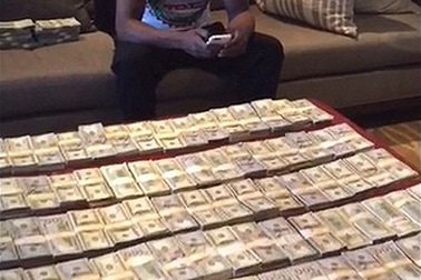 Mayweather: Tay chơi thượng hạng và sở thích... khoe tiền