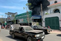 Cháy garage ô tô ở Bình Dương