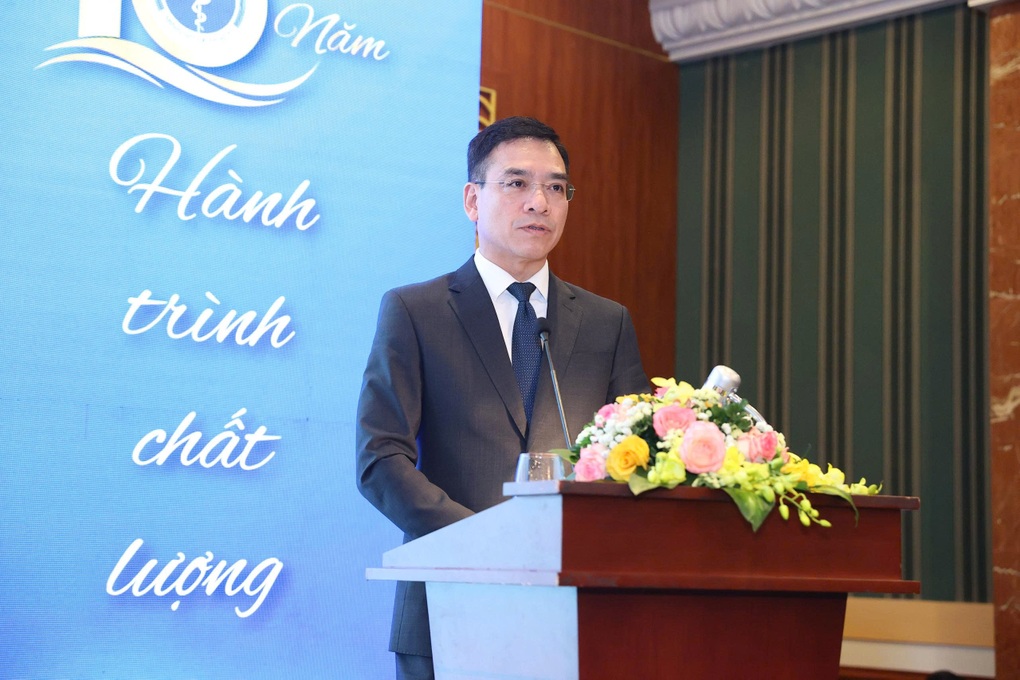 Bộ Y tế lý giải vì sao người Việt không còn ồ ạt ra nước ngoài điều trị - 1 Bộ Y tế lý giải vì sao người Việt không còn ồ ạt ra nước ngoài điều trị - 1