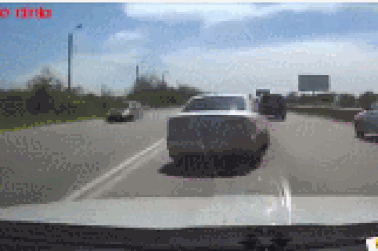 Những sự cố hy hữu và hài hước xảy ra trên đường