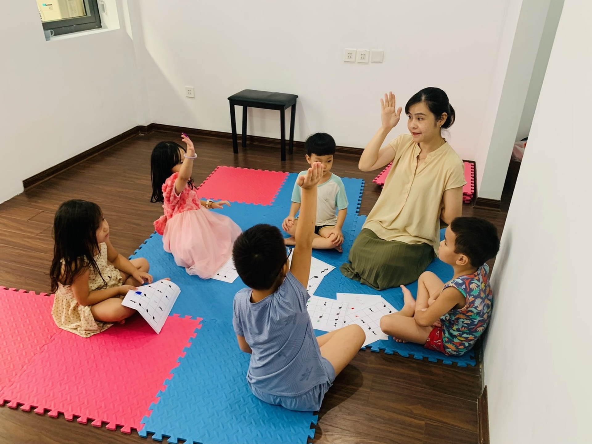 Bé Luyến Của để dành hé lộ kỷ niệm gọi mẹ bằng cô, tuổi thơ rất ít bạn - 8 Bé Luyến Của để dành hé lộ kỷ niệm gọi mẹ bằng cô, tuổi thơ rất ít bạn - 8