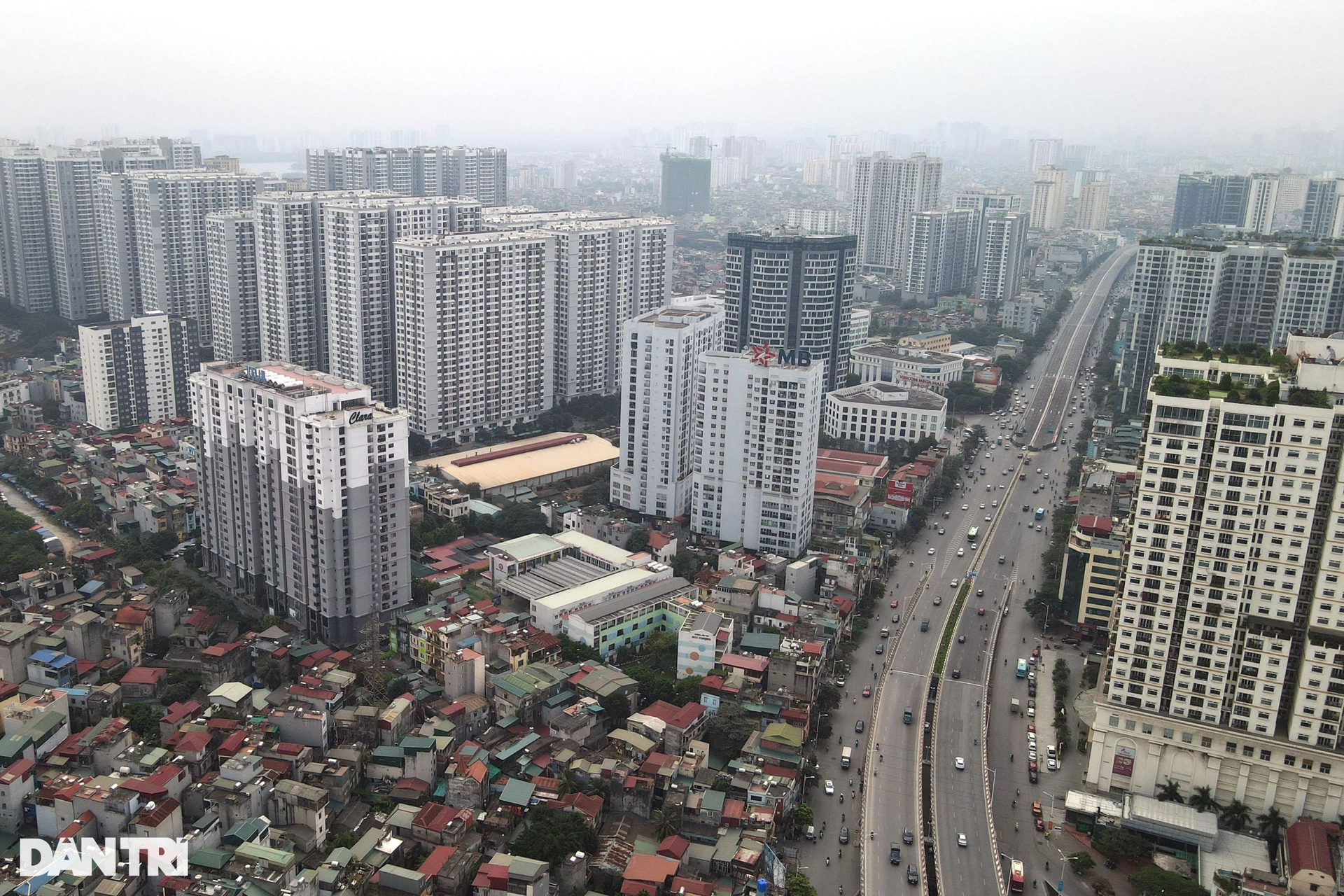 Cao ốc trơ khung hoen gỉ trên đất vàng nhà máy cũ - 10 Cao ốc trơ khung hoen gỉ trên đất vàng nhà máy cũ - 10