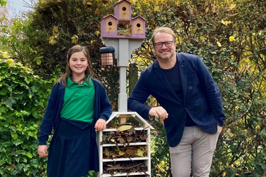 Nữ sinh 9 tuổi ở Anh thắng trong cuộc thi thiết kế nhà cho động vật hoang