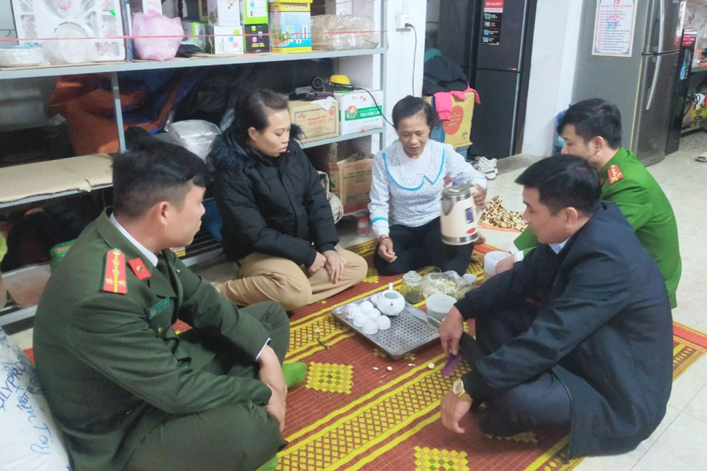 Người mẹ cả tin, chuyển hàng trăm triệu đồng để chuộc con từ nước ngoài về - 2 Người mẹ cả tin, chuyển hàng trăm triệu đồng để chuộc con từ nước ngoài về - 2