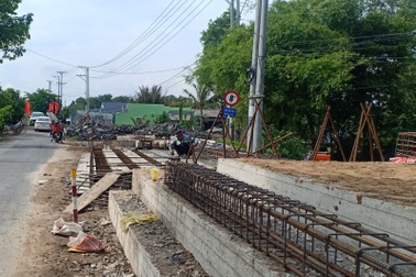 Xem xét "trảm" nhà thầu thi công tuyến đường gần 250 tỷ đồng kiểu... rùa bò