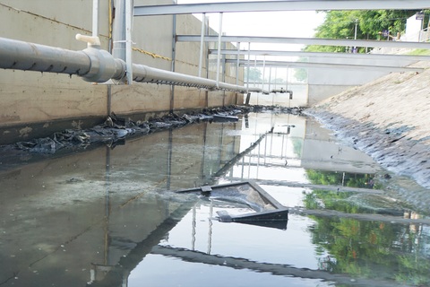 Công nghệ Nhật Bản giúp giảm đáng kể lớp bùn trên sông Tô Lịch