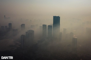 Trời Hà Nội mịt mù trong sáng sớm, cảnh báo đỏ về ô nhiễm không khí