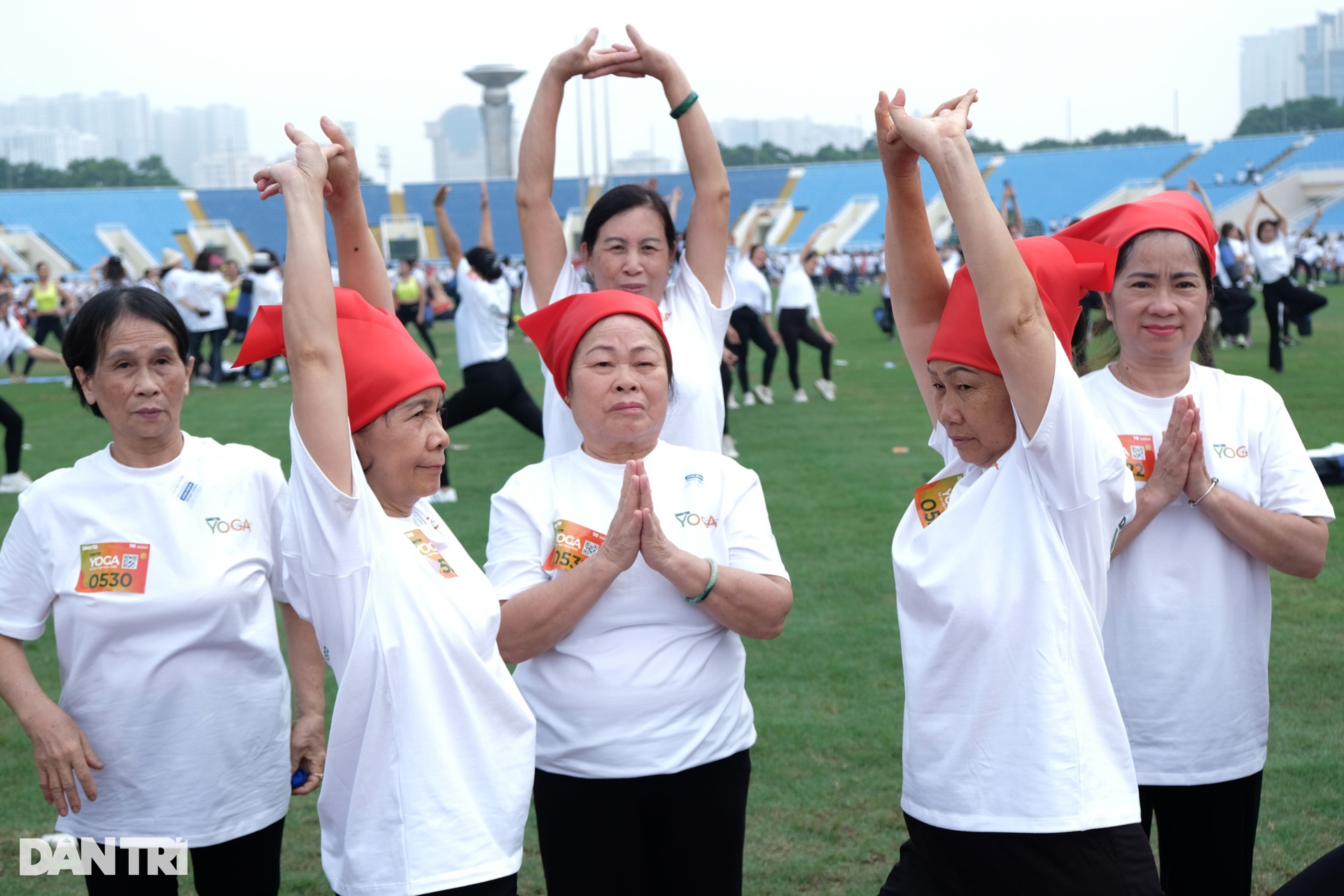 Từ trẻ em đến cụ bà U90 dậy từ 4h sáng đồng diễn yoga cùng 5.000 người - 6 Từ trẻ em đến cụ bà U90 dậy từ 4h sáng đồng diễn yoga cùng 5.000 người - 6