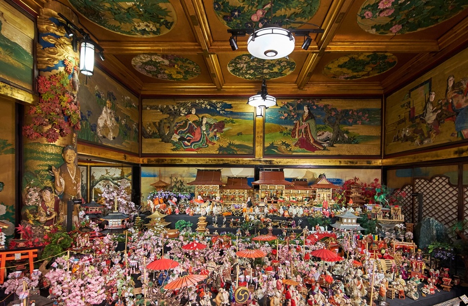 Tháng ba, đến Tokyo để thử đi trên lửa - 1 Tháng ba, đến Tokyo để thử đi trên lửa - 1