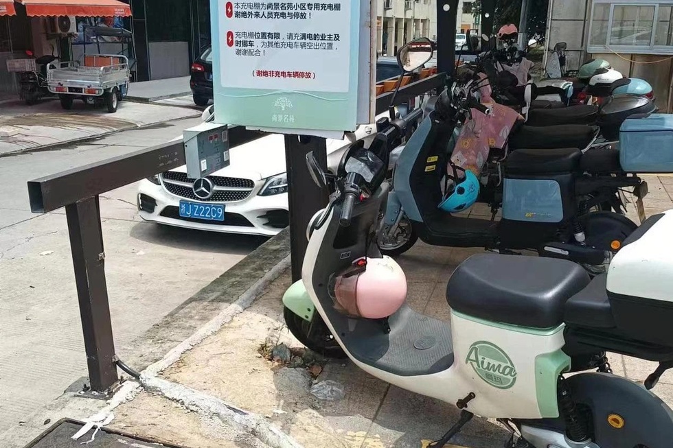 Cấm sạc xe máy điện trong chung cư: Có nhiều giải pháp thay thế - 6