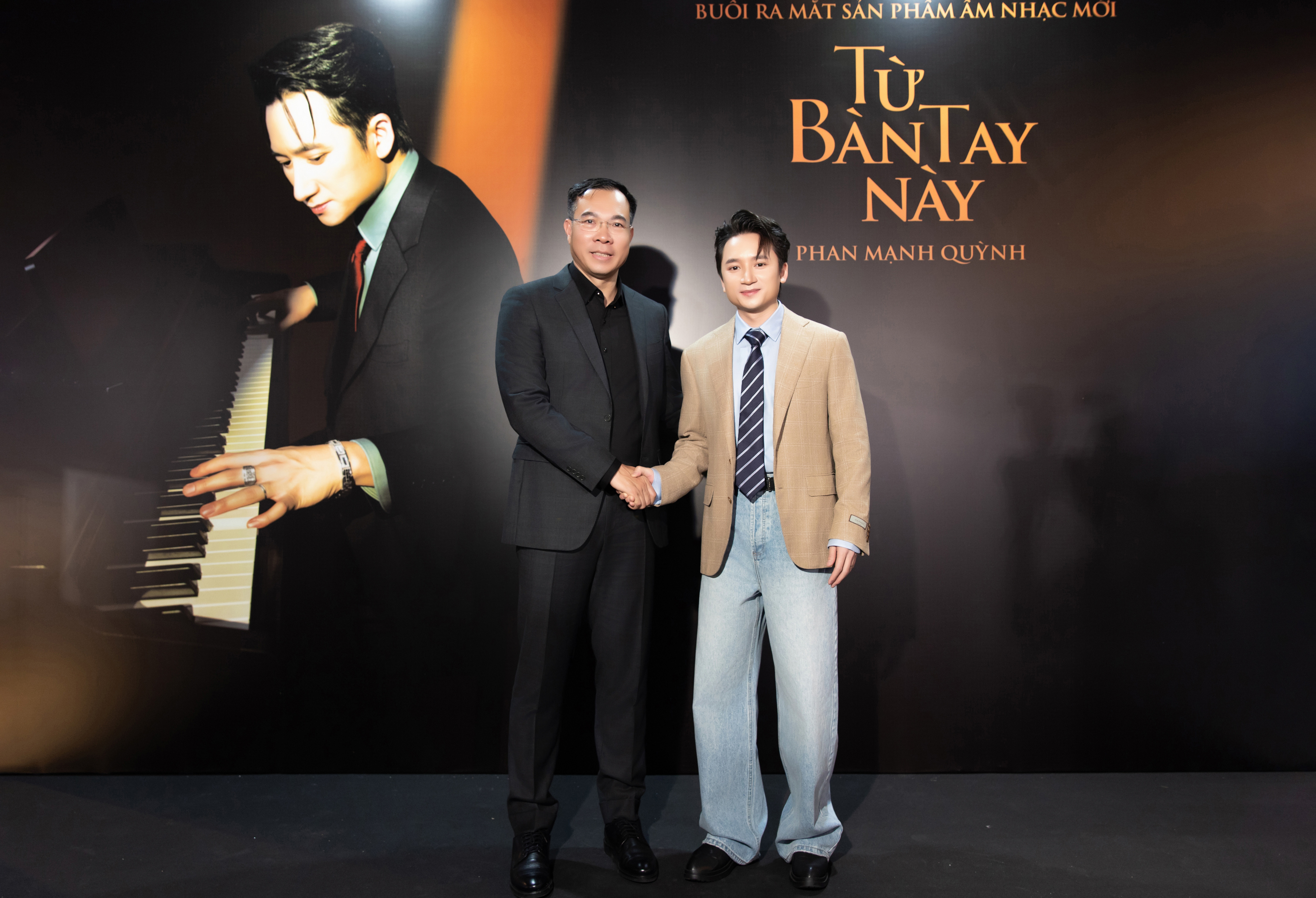 Střelec Hoang Xuan Vinh hýbe lidmi v novém MV Phan Manh Quynh - 2 Xạ thủ Hoàng Xuân Vinh gây xúc động trong MV mới của Phan Mạnh Quỳnh - 2