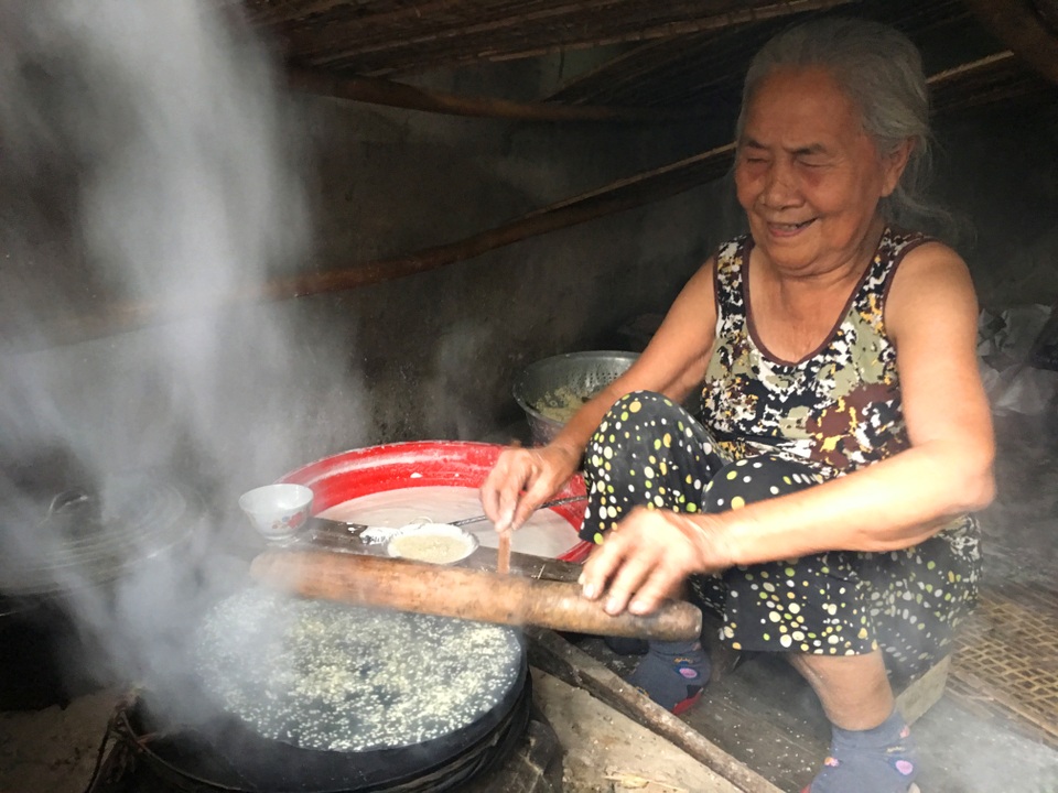 Làng bánh tráng nức tiếng Quảng Bình hối hả vào vụ Tết - 2 Làng bánh tráng nức tiếng Quảng Bình hối hả vào vụ Tết - 2