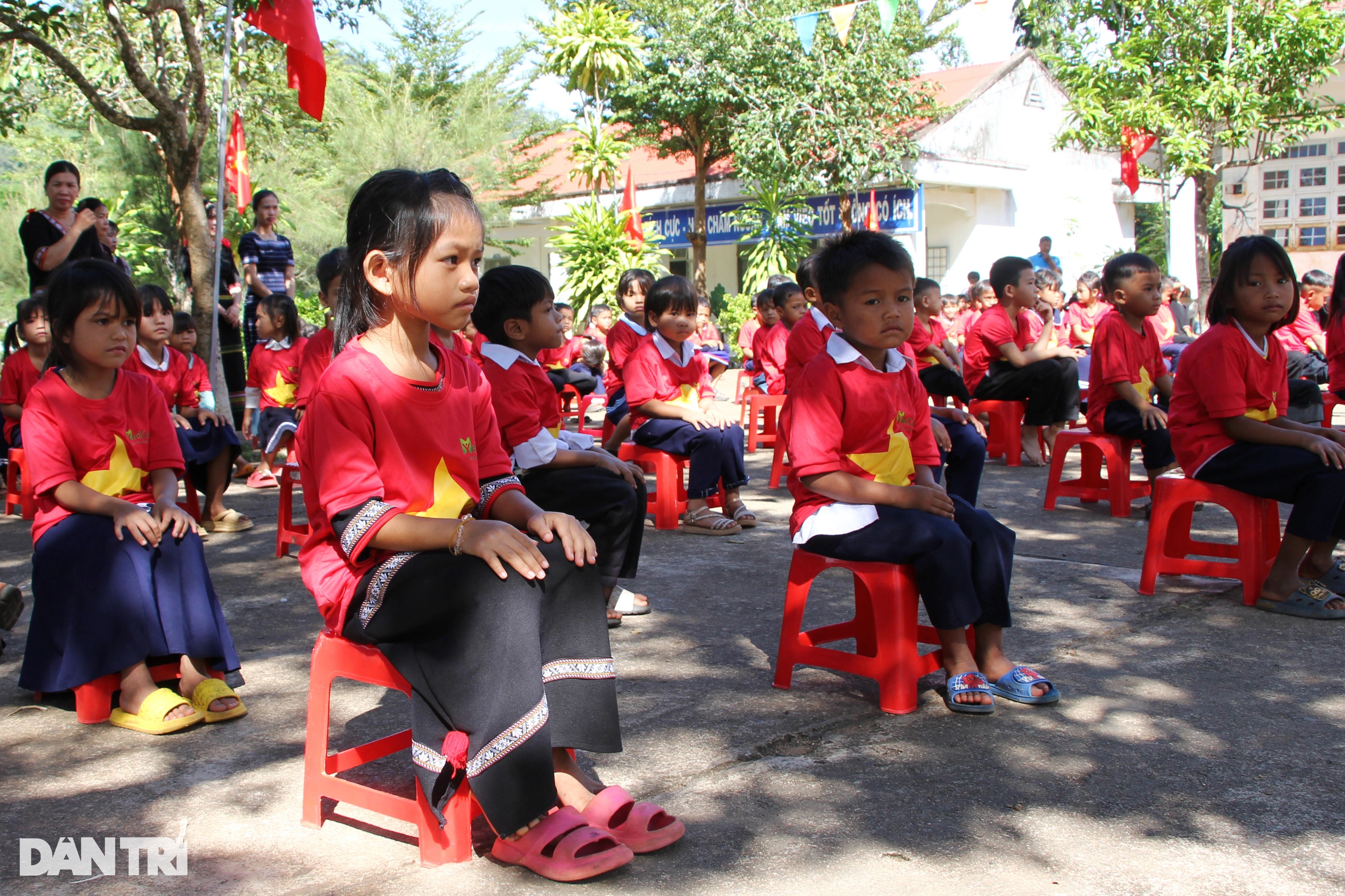 Khởi công công trình phòng học Dân trí ở vùng khó khăn tỉnh Kon Tum - 4 Khởi công công trình phòng học Dân trí ở vùng khó khăn tỉnh Kon Tum - 4