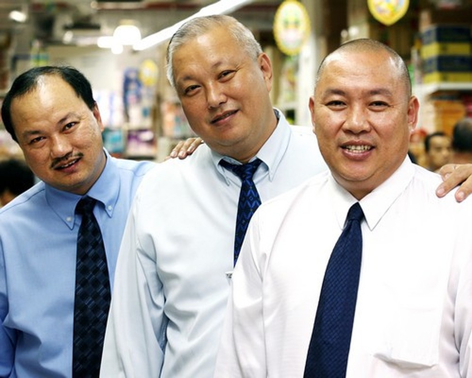 Từ 3 cậu bé ở trại nuôi lợn trở thành tỷ phú Singapore thời dịch Covid-19 - 2 Từ 3 cậu bé ở trại nuôi lợn trở thành tỷ phú Singapore thời dịch Covid-19 - 2