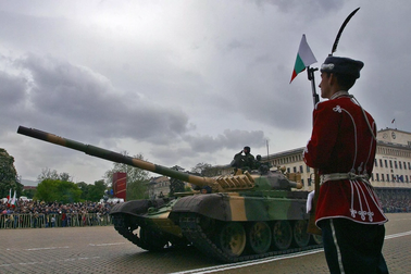 Quốc hội Bulgaria "qua mặt" tổng thống, chuyển 100 xe bọc thép cho Ukraine