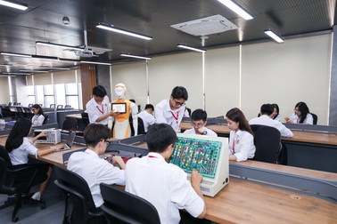 Sinh viên SIU chinh phục học bổng thạc sĩ tại Newcastle University