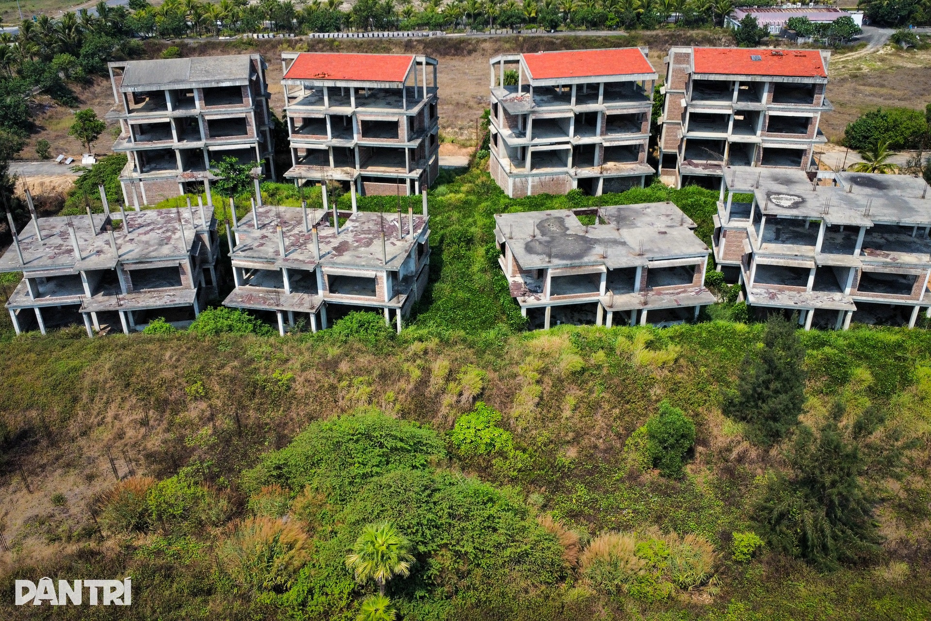 Loạt biệt thự ở dự án trăm triệu USD bỏ hoang ven biển Đà Nẵng - 8 Loạt biệt thự ở dự án trăm triệu USD bỏ hoang ven biển Đà Nẵng - 8