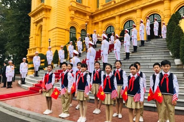 Ngôi trường có 100 học sinh đón Tổng thống Donald Trump