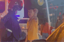 Nhân viên sân bay bị dí dùi cui điện vì nhắc nhở người đỗ xe sai quy định