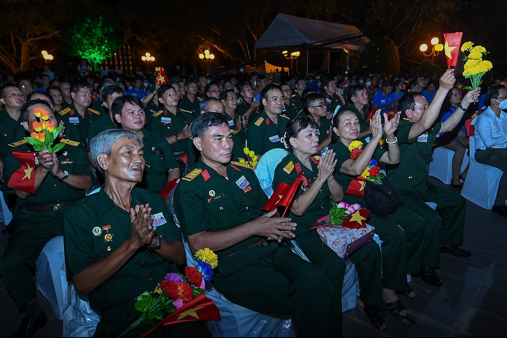 Vùng đất thép tri ân hơn 35.000 anh hùng liệt sĩ, gia đình người có công - 2 Vùng đất thép tri ân hơn 35.000 anh hùng liệt sĩ, gia đình người có công - 2