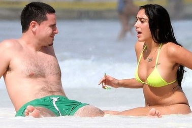 Con gái Madonna tình tứ bên bạn trai