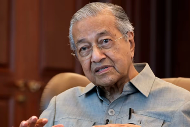 Cựu Thủ tướng Malaysia tranh cử ở tuổi 97