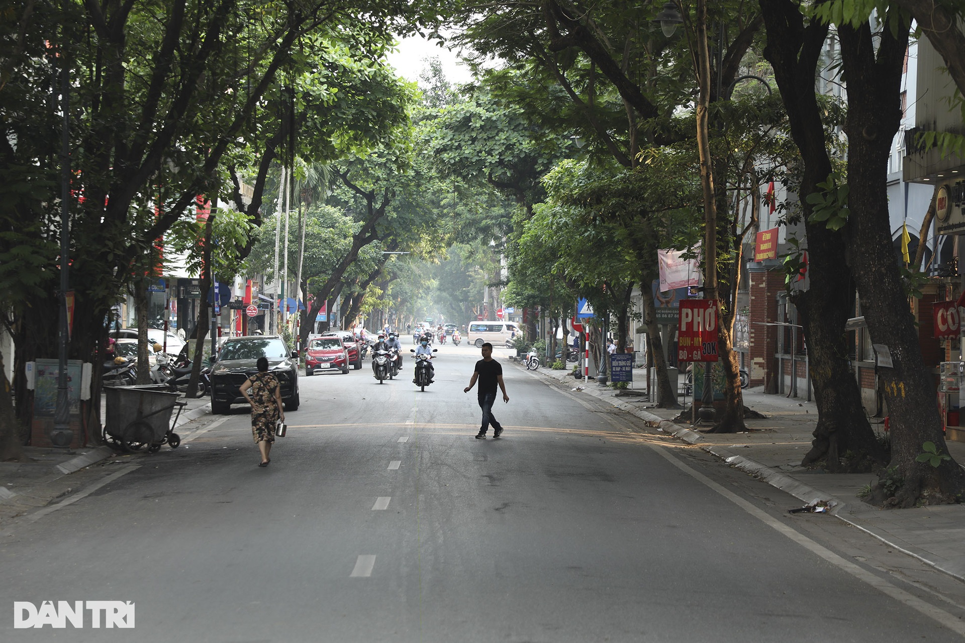 Đường phố Hà Nội vắng vẻ trong ngày thứ hai kỳ nghỉ lễ - 12 Đường phố Hà Nội vắng vẻ trong ngày thứ hai kỳ nghỉ lễ - 12