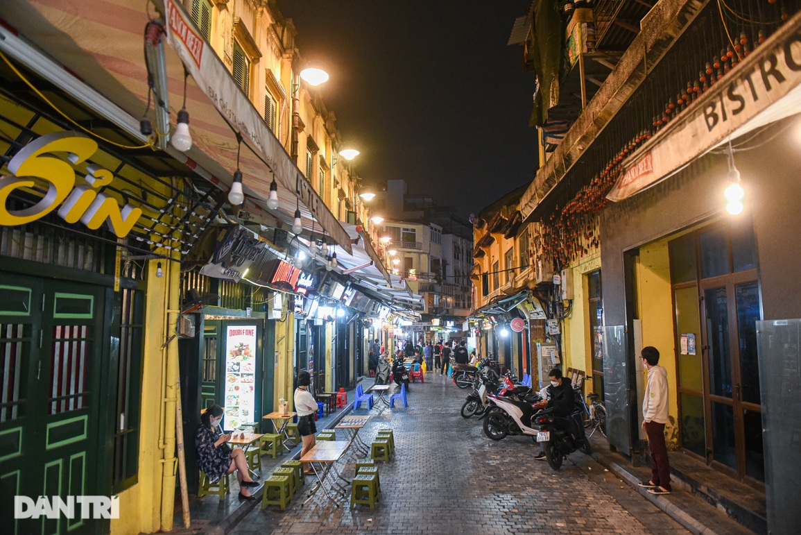 Nhiều chủ quán ở Hà Nội khó hiểu vì phải đóng cửa lúc 21h - 1 Nhiều chủ quán ở Hà Nội khó hiểu vì phải đóng cửa lúc 21h - 1