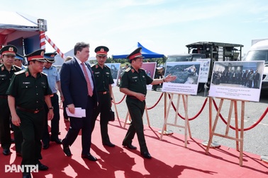 Đại sứ Mỹ Marc Knapper dự lễ bàn giao đất sạch dioxin tại sân bay Biên Hòa