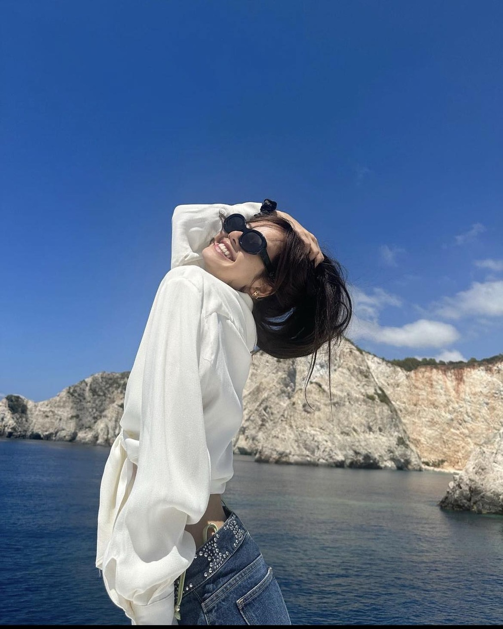 Góc khuất của Lisa: Yêu đương bị phán xét và khát khao được hạnh phúc - 7 Góc khuất của Lisa: Yêu đương bị phán xét và khát khao được hạnh phúc - 7