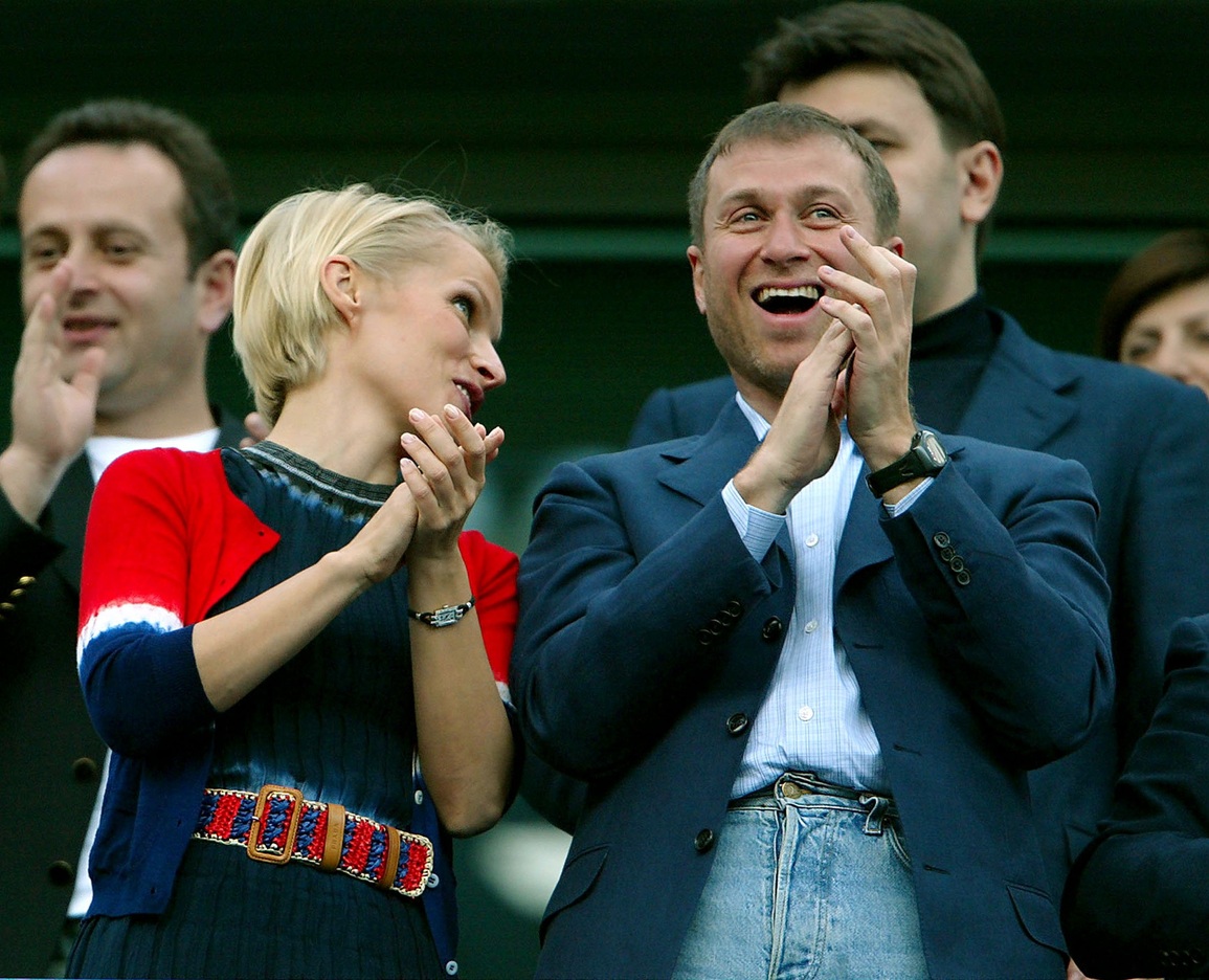 Vợ cũ xinh đẹp của Roman Abramovich lo ngại tai bay vạ gió - 3 Vợ cũ xinh đẹp của Roman Abramovich lo ngại tai bay vạ gió - 3