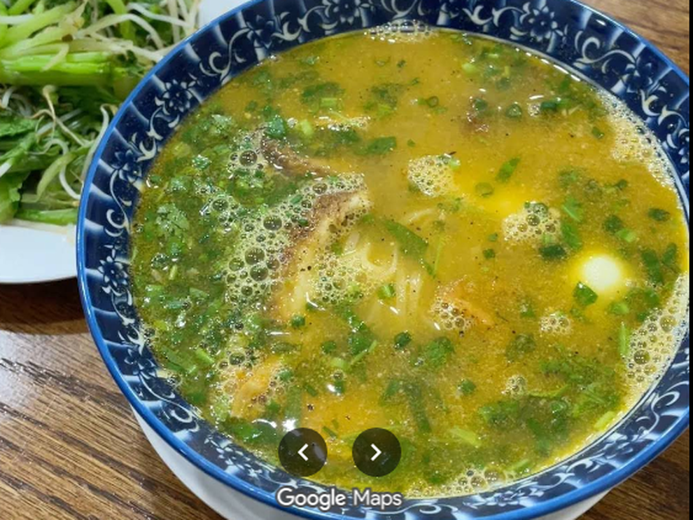 Thưởng thức bánh canh ở Hà Nội, khách ăn phải mực thối nhũn mùi tanh nồng - 2