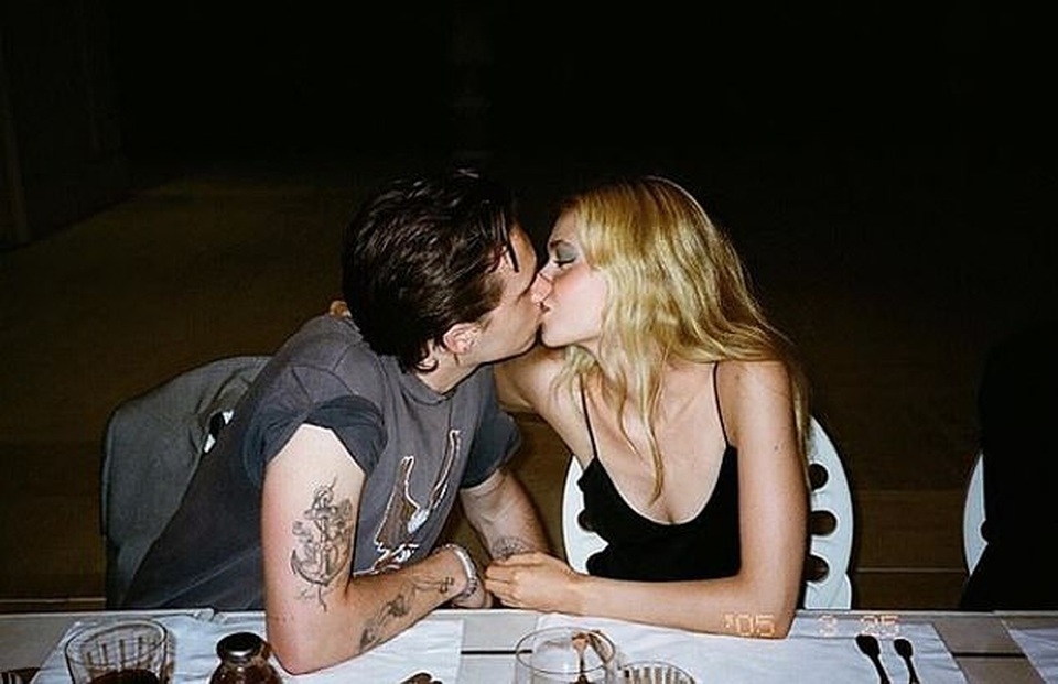 Loạt ảnh tình tứ của Brooklyn Beckham và con gái tỷ phú - 11 Loạt ảnh tình tứ của Brooklyn Beckham và con gái tỷ phú - 11
