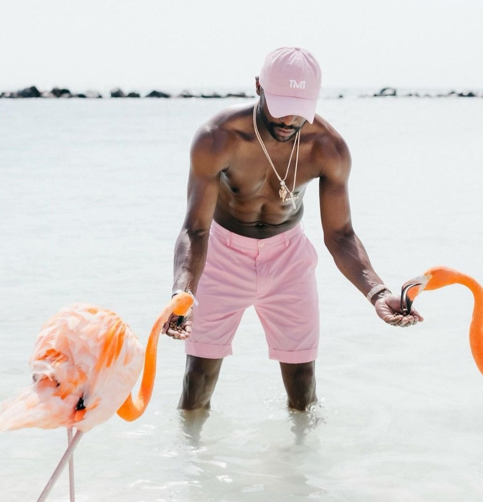 Floyd Mayweather gây chú ý với loạt ảnh nghỉ mát bên bạn gái - 2 Floyd Mayweather gây chú ý với loạt ảnh nghỉ mát bên bạn gái - 2