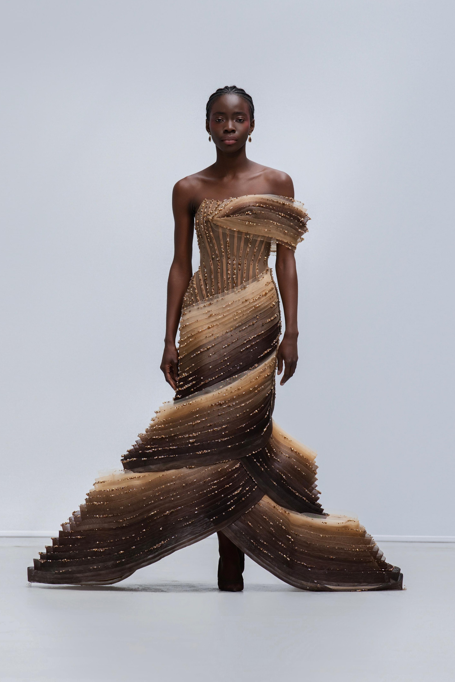 Phan Huy mang hình ảnh nón lá lên sàn diễn thời trang cao cấp ở Paris - 9 Phan Huy mang hình ảnh nón lá lên sàn diễn thời trang cao cấp ở Paris - 9