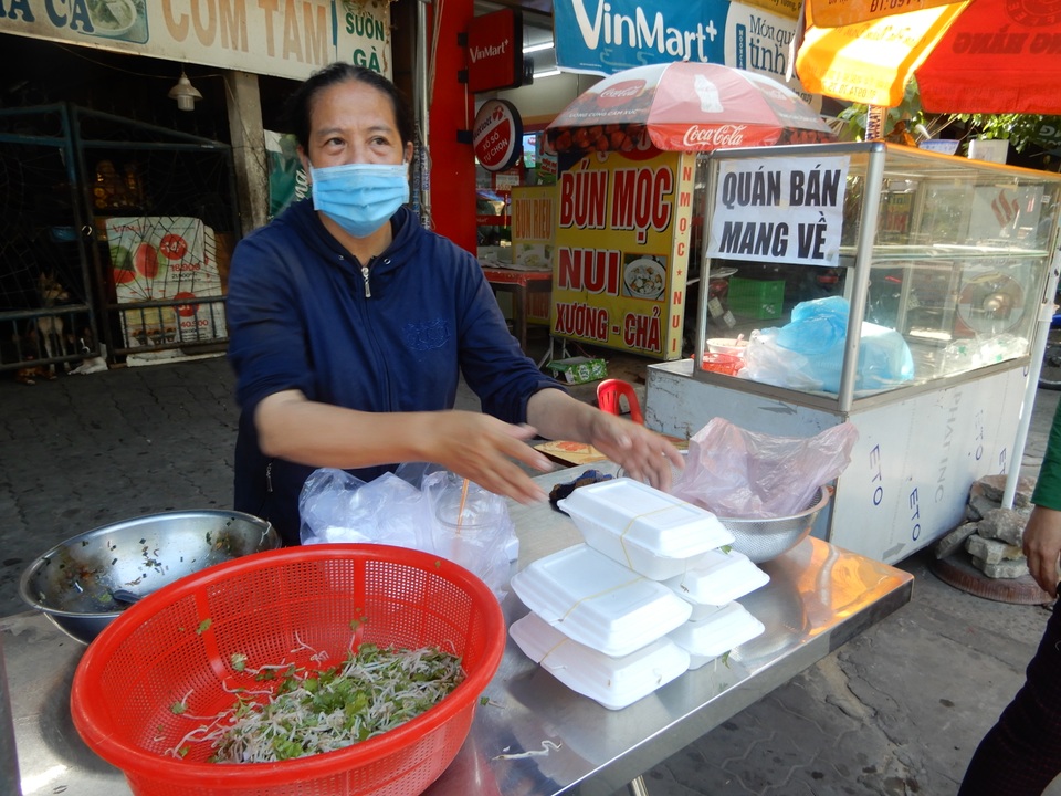 Đà Nẵng: Hàng quán đồng loạt mở cửa trong ngày đầu nới lỏng cách ly - 1 Đà Nẵng: Hàng quán đồng loạt mở cửa trong ngày đầu nới lỏng cách ly - 1