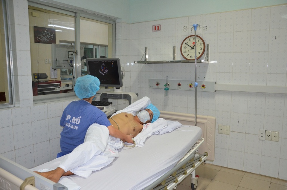 Người phụ nữ nghẹn ngào cầu xin các mạnh thường quân dang tay cứu chồng - 5 Người phụ nữ nghẹn ngào cầu xin các mạnh thường quân dang tay cứu chồng - 5