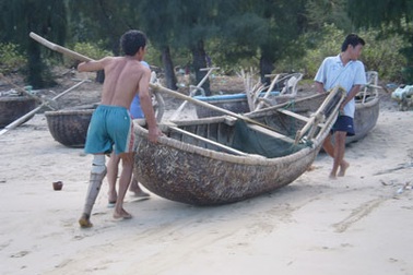 Những phận người “rụng tay, rụng chân” trên biển