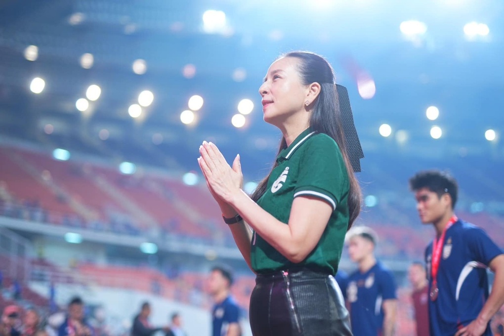 Madam Pang có động thái bất ngờ trước khi trở lại Việt Nam - 2 Madam Pang có động thái bất ngờ trước khi trở lại Việt Nam - 2